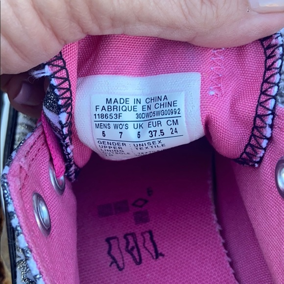 🦓 Glittery Silver Metallic Zebra Striped Converse - Picture 16 of 16